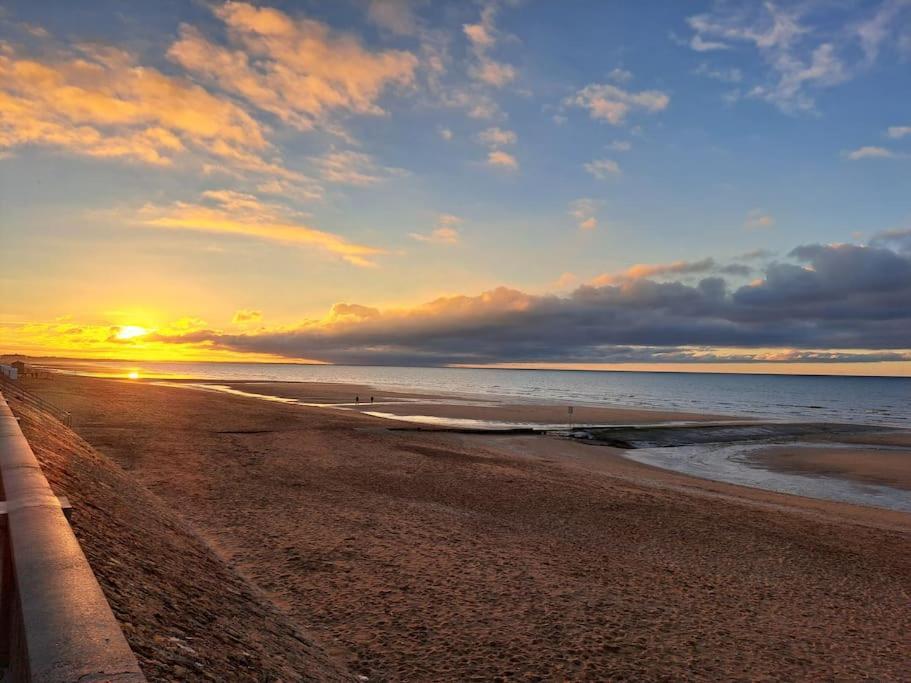 Studio Chic, Hyper Centre, 4 Minutes De La Plage Cabourg Extérieur photo